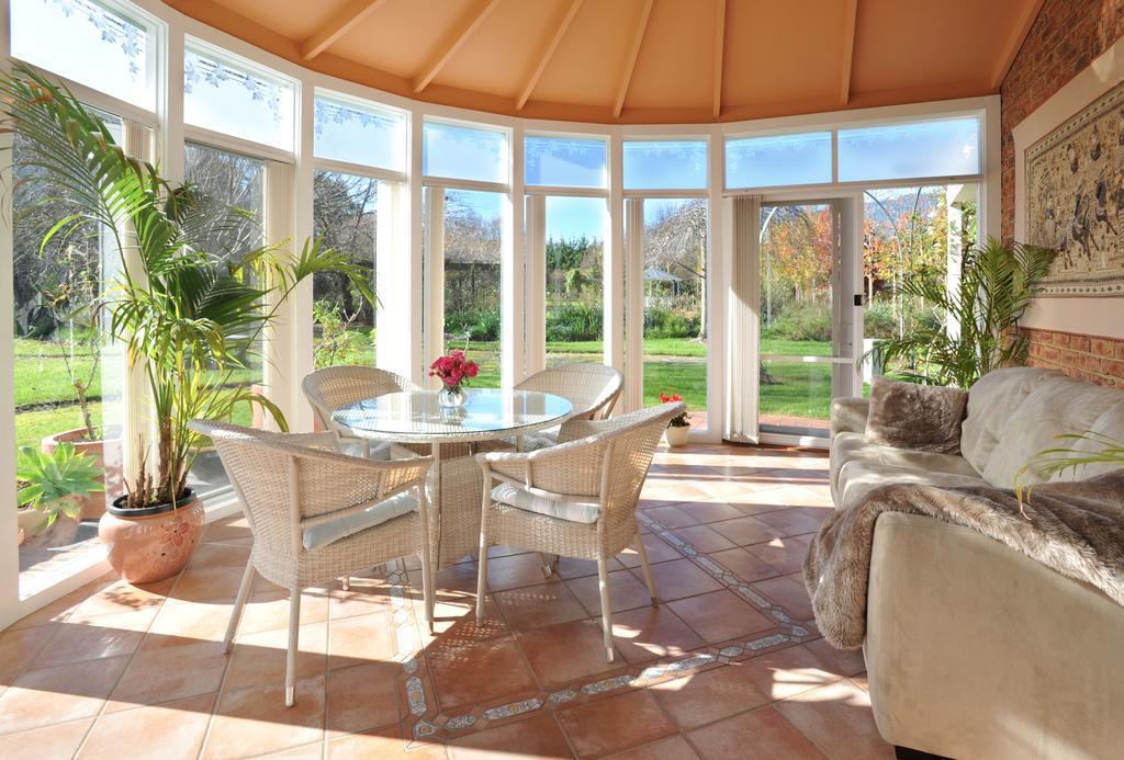 ماونت داندينونج Lakeside Cottage Luxury B&B الغرفة الصورة