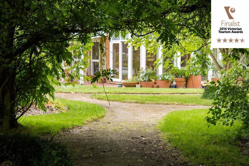 ماونت داندينونج Lakeside Cottage Luxury B&B المظهر الخارجي الصورة